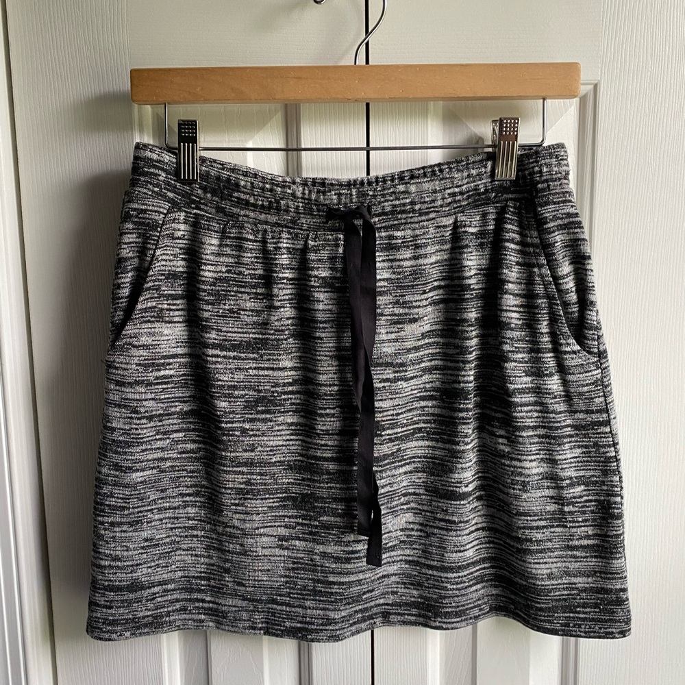 Loft Factory Black Gray Heathered Knit Pull On Drawstring Mini Skirt Size XS NWT
